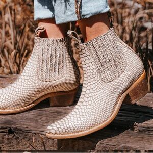 Freebird Boots - MAEVE ; Color: White Snake ; Size 7  New In Box